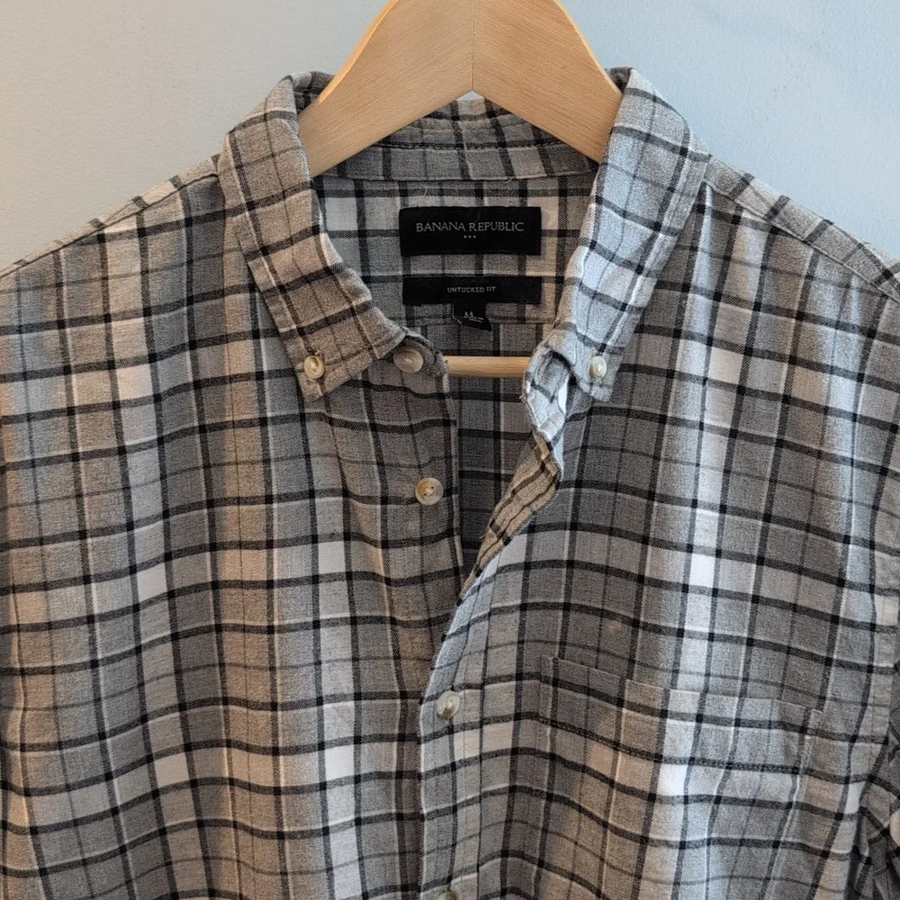 Banana Republic Men's Medium Untucked Slim Fit Long Sleeve Button Down Shirt